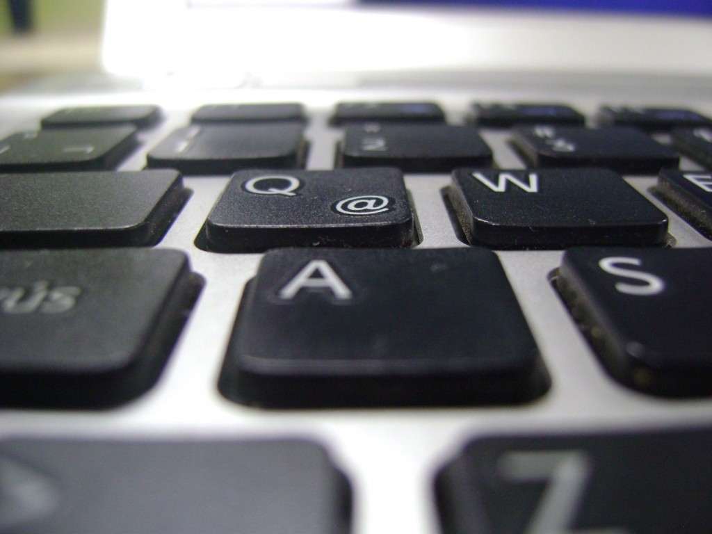 computer-keyboard-919307-wallpaper