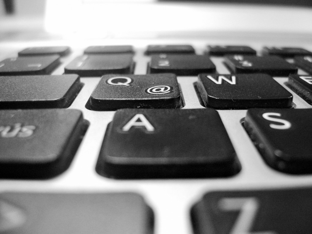 computer-keyboard-919307-wallpaper (2)