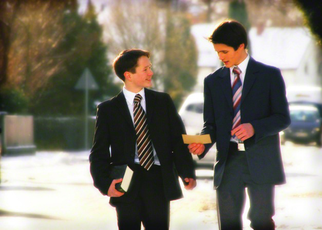 young-men-gathering-fast-offerings-253399-gallery