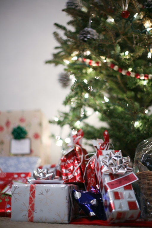 christmas-presents-923537-tablet